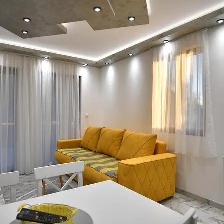 Brvnara Mont 1 Semesterbostad *